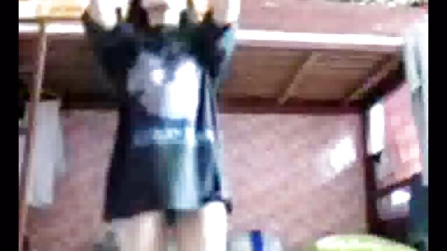 若すぎないが、女の子は非常に食欲をそそる、彼らが言うように、ジュース自体で、彼らはストリップショーを見せることにしました エッチ 無料 動画 女性