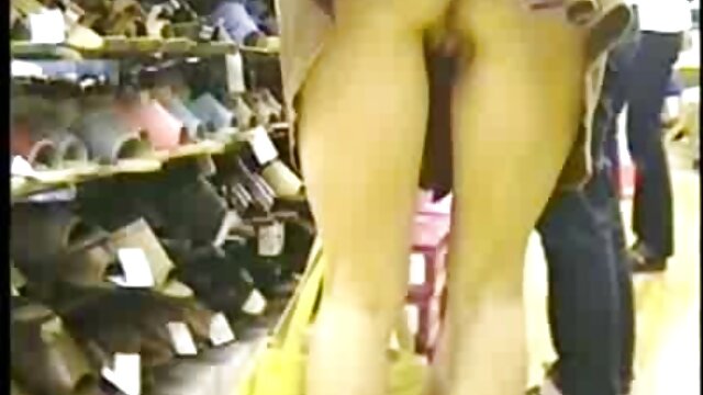 Adriana 女の子 の ため の エッチ ビデオ Russoは彼女の膣を撫でながらオーガズムを有する