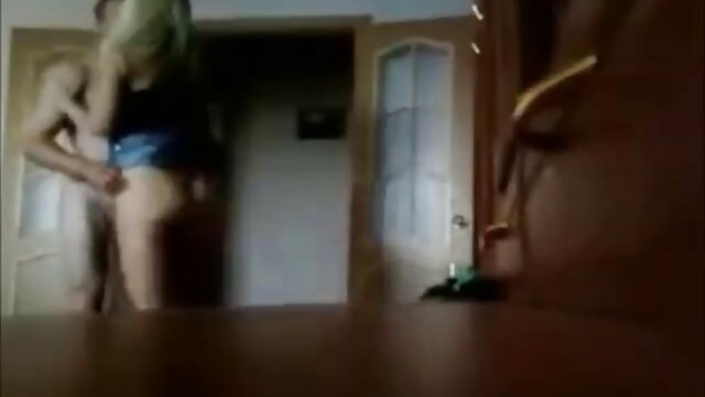 売春婦と猫は厚いディルドの上に成長する 女性 用 エロ ビデオ